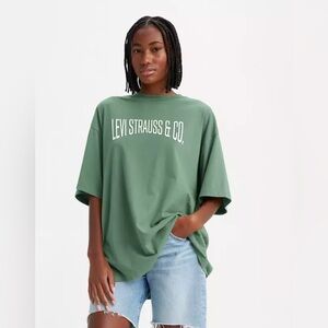 LEVI’S Short Stack Logo Tee 23.5 - 24.5 p2p Unisex Dark Forest $30 Retail NWT
